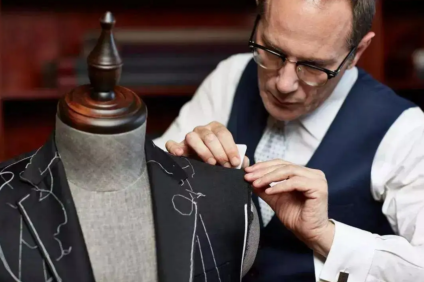 定做職業(yè)裝需要量些什么尺寸?