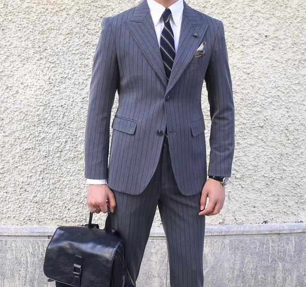 西裝雙開叉和后開叉，不開叉的區別